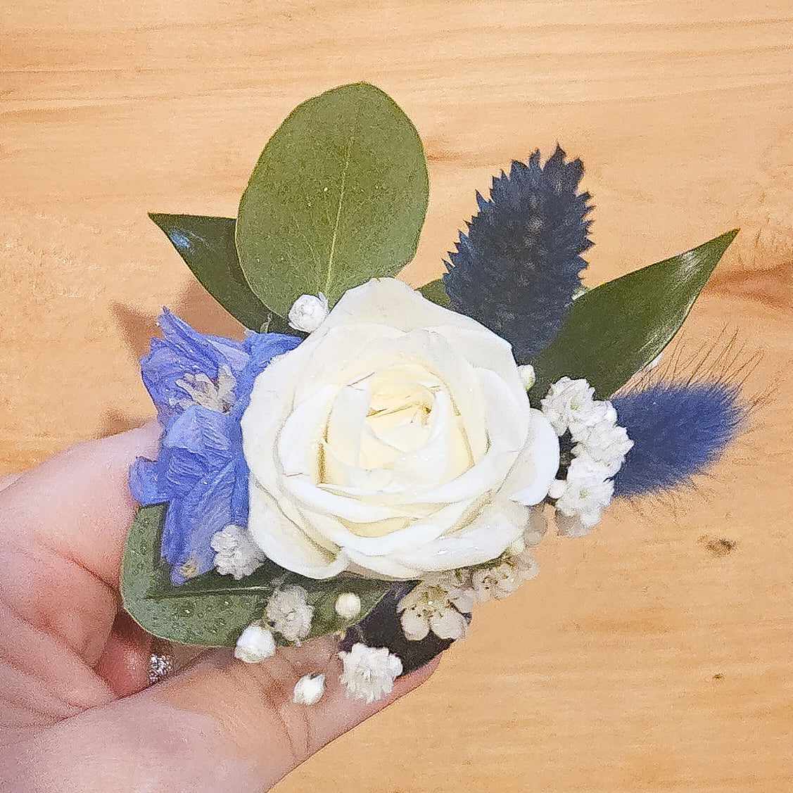 Boutonniere blue
