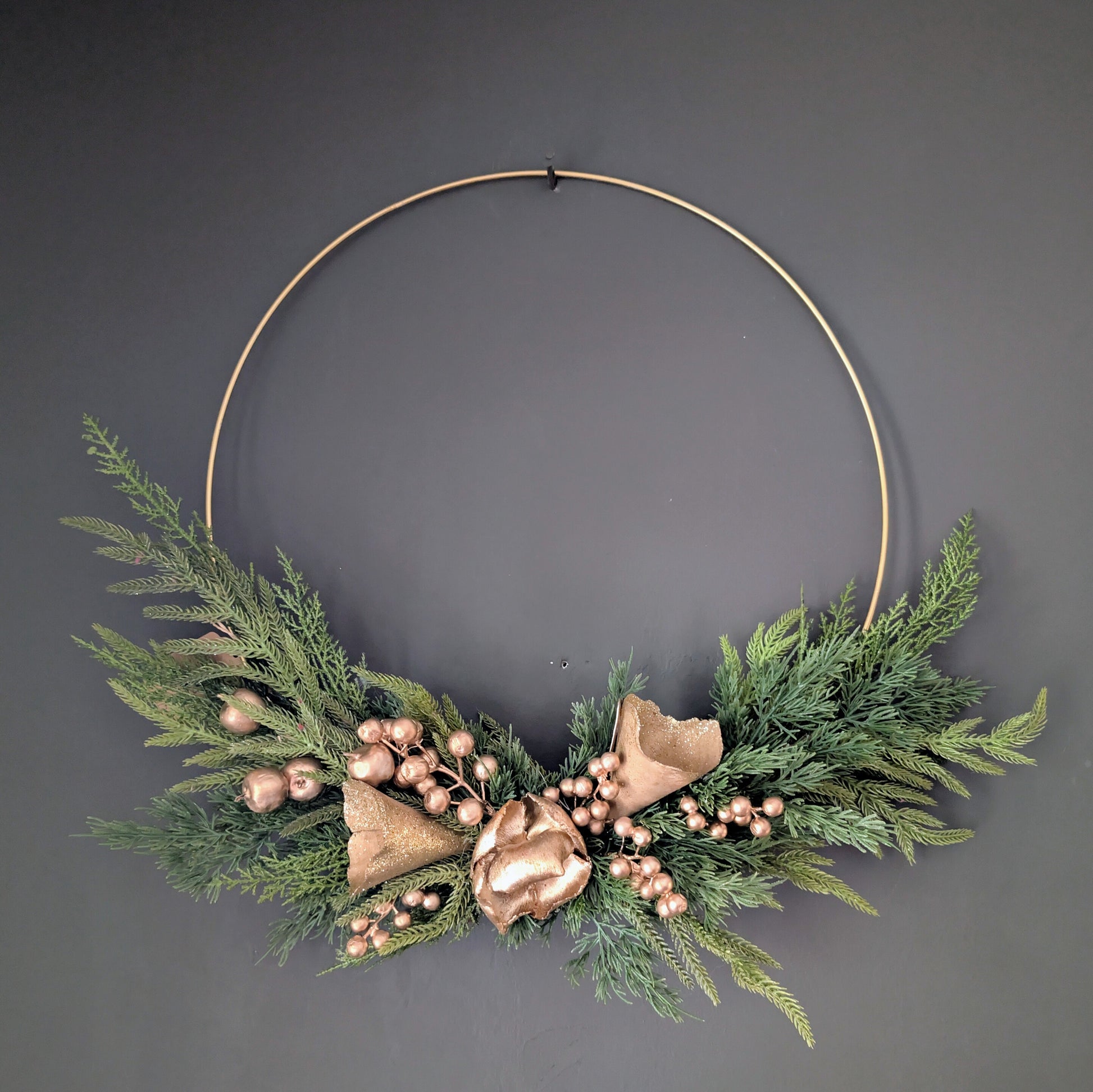 Gold ring wreath