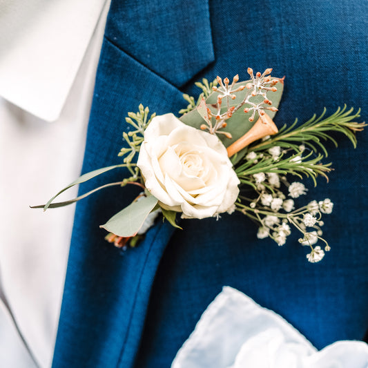 Boutonniere white rose