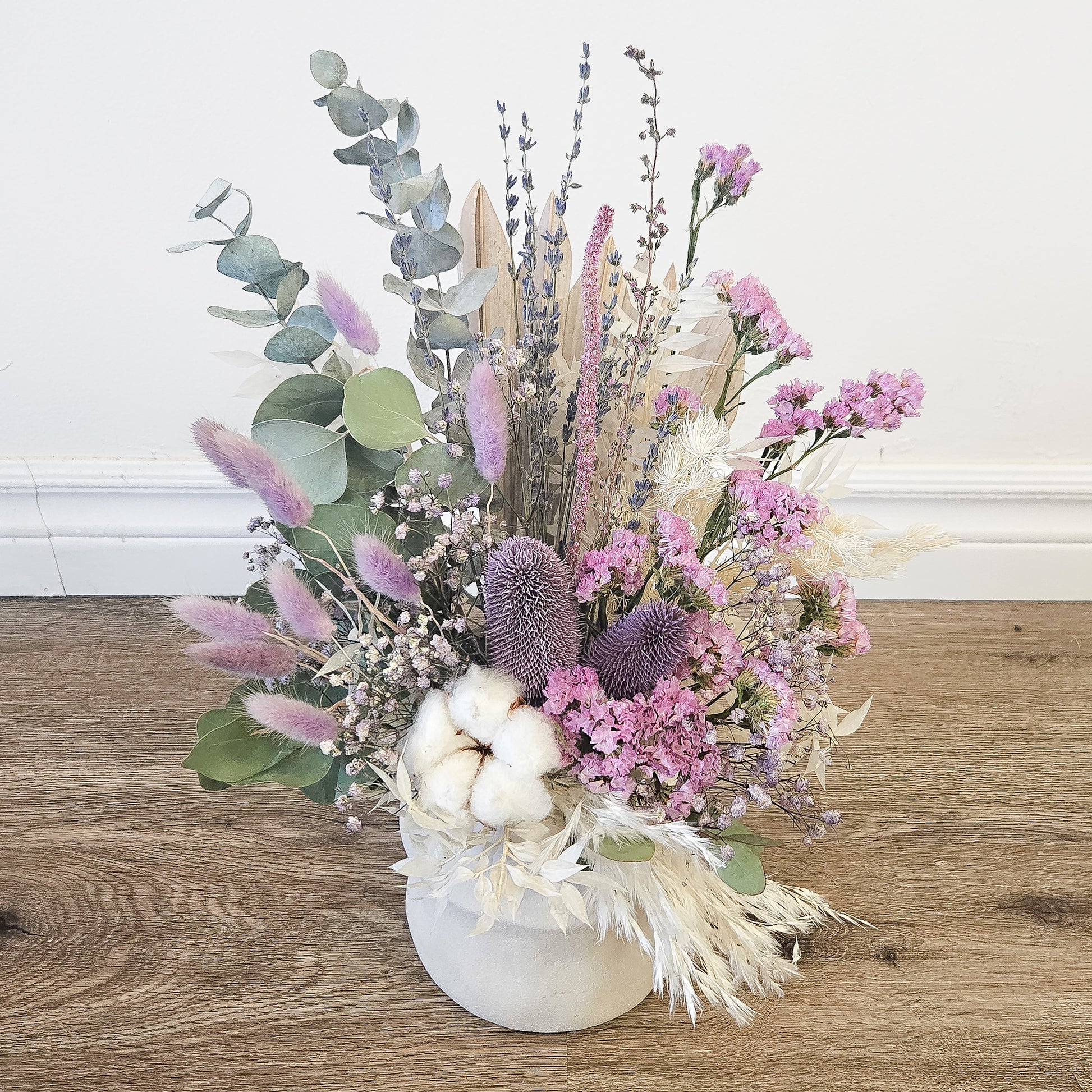 Dried flower arrangement 