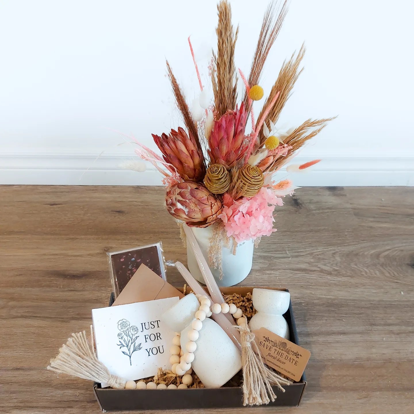 Dried flower bundle