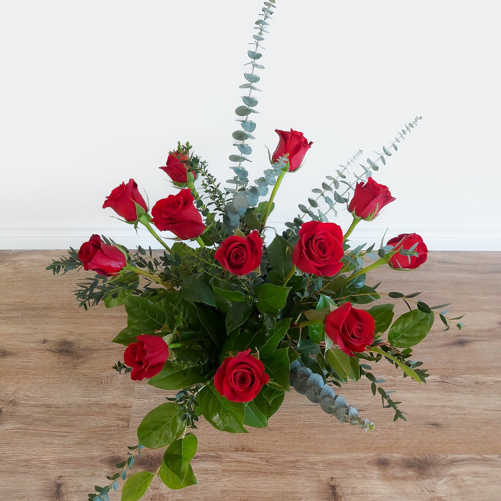 12 red roses