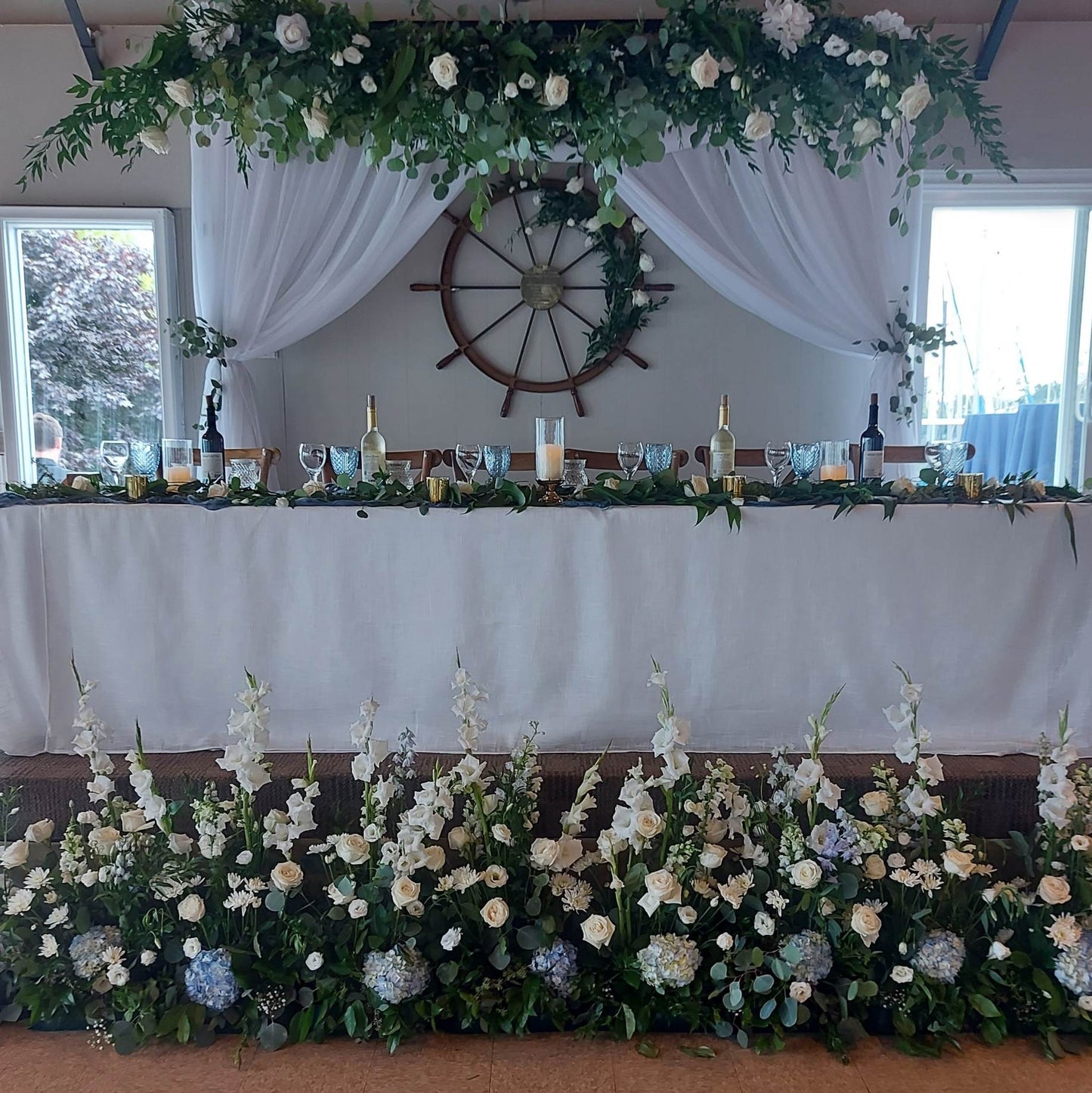 Blue and white flower grounded arch